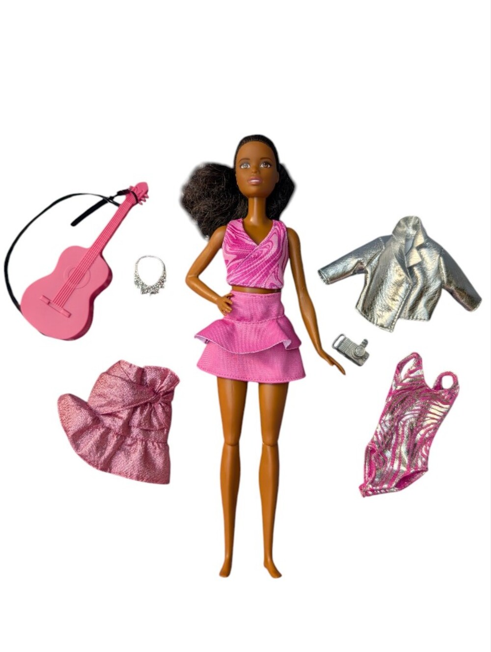 Barbie Fashionista W/ Mix & Match Outfits & Accessories - Guitar & Camera